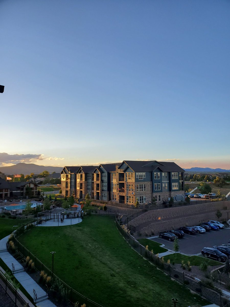RealDealNealRMR's tweet photo. Late summer sunset 🌅 #Denver https://t.co/2wrAAVB2aF
