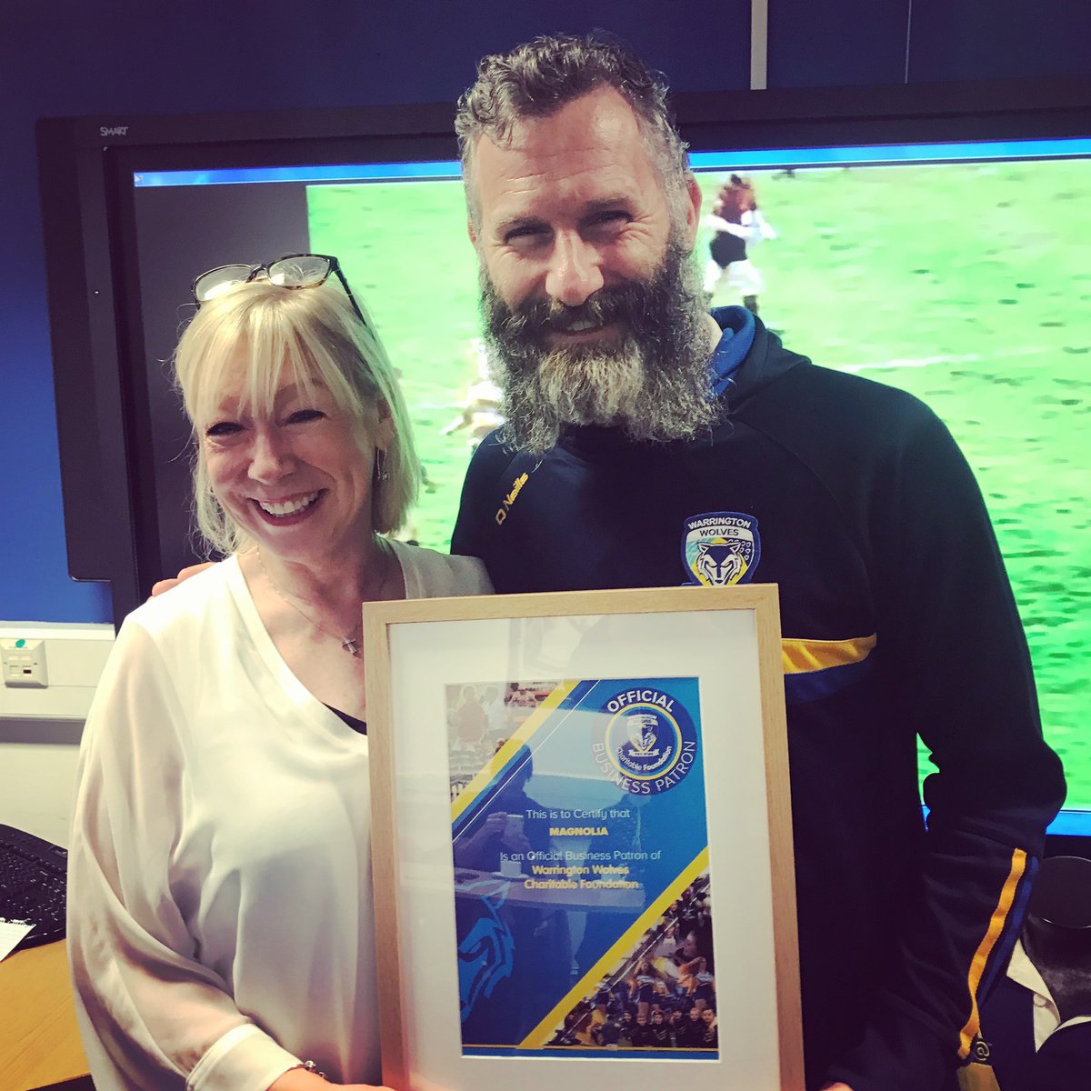 magnoliapd's tweet image. What a great start to the week... receiving our new Patrons plague from one of the winning WARRINGTON PDRL players #adamhillscomedy #wolvesfoundation @WWCLSFoundation