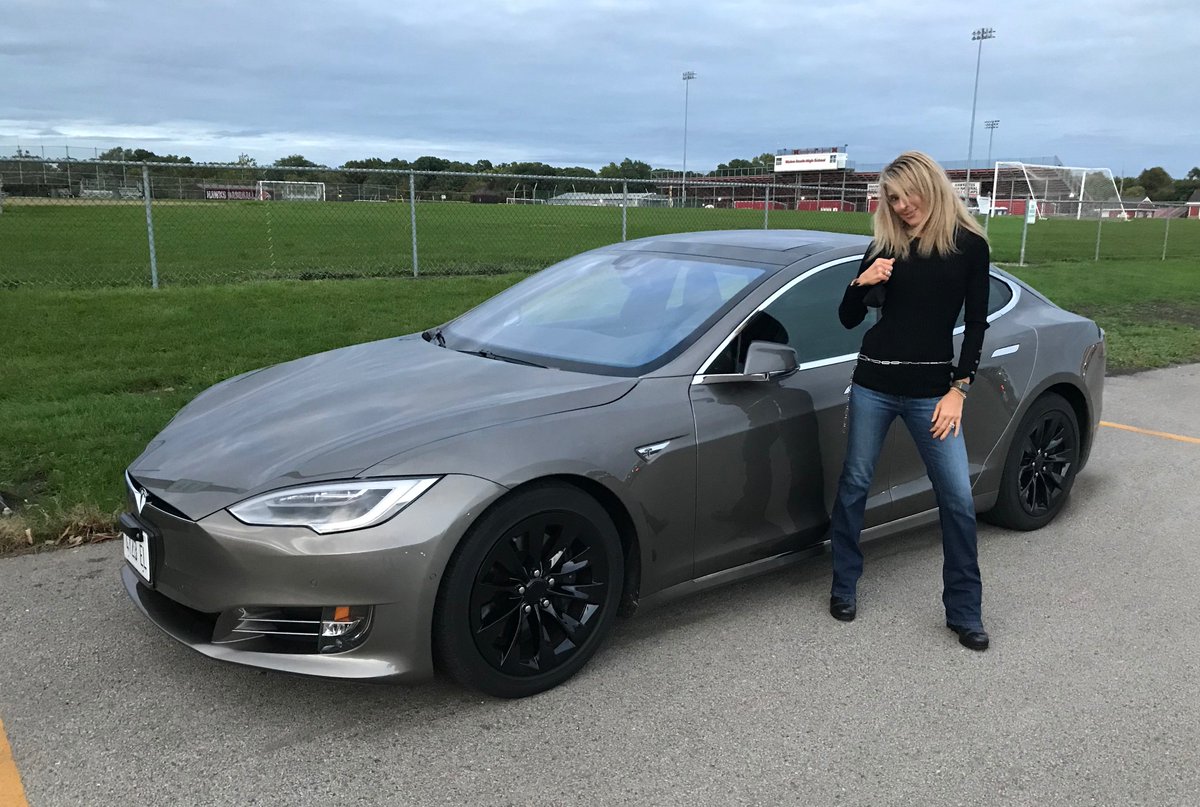 teslagirlz's tweet photo. Close to 3 years of owning my Model S and still wild about this car!   #Tesla #TCEG #EVcharging https://t.co/JRXbBIGKR5