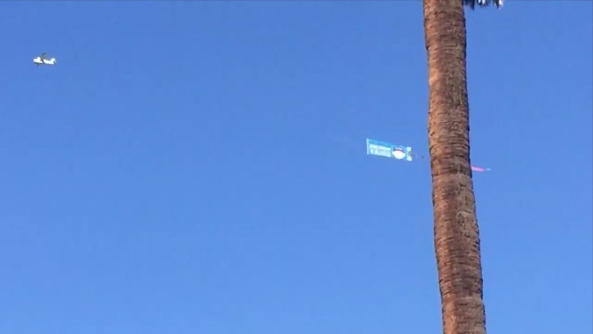 AndrewYangTV's tweet photo. #Skybanking ✈️:
We made it @AndrewYang , we made it ♥️
It's Just the beginning !
Lot more to come...
#Yang2020CaliRally
#Yang2020
#YangGang is the best ! https://t.co/ne0iuK8MWg