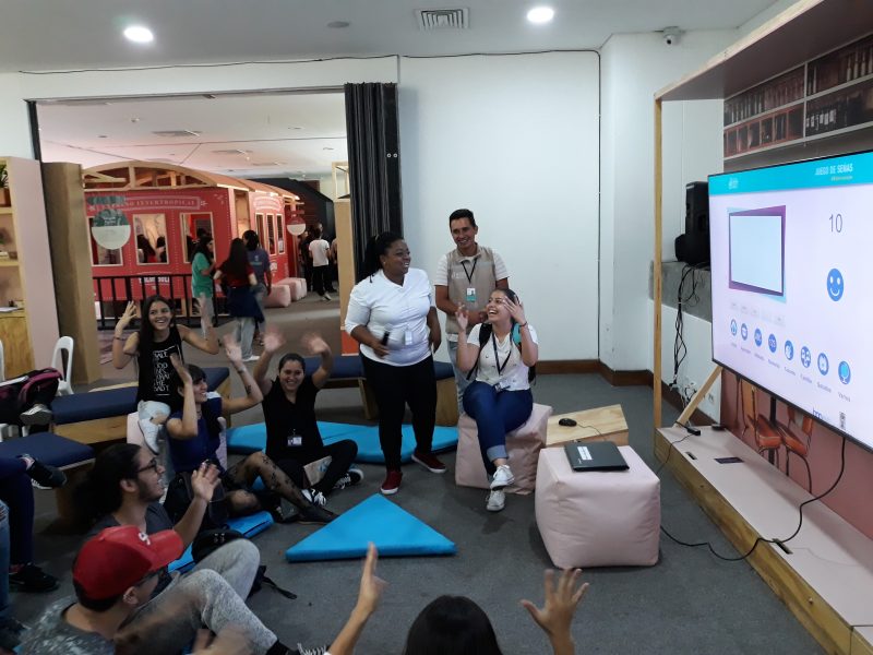 murraygunn's tweet photo. My latest project with the libraries - a website for learning Colombian Sign Language - was a hit at the Book Festival. https://t.co/07SxtxqHkw https://t.co/fWMpjJCOyz