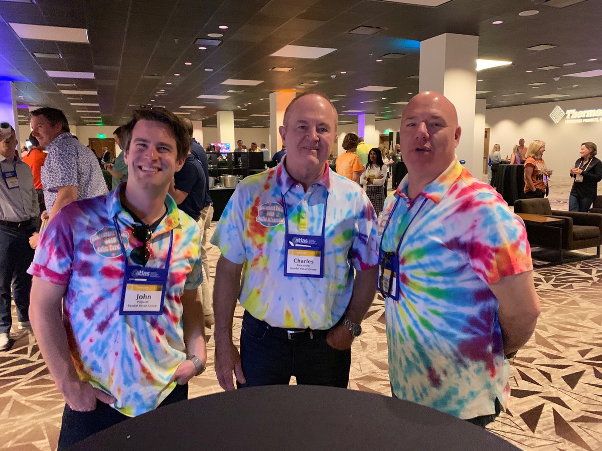 SandyRoginski's tweet photo. ⁦@RandalRetail⁩ putting on their best  tie-dye for the welcome reception ⁦@RestaurantPt⁩ EAST in Austin! #rpeast19 https://t.co/Pr6SVuV1yv