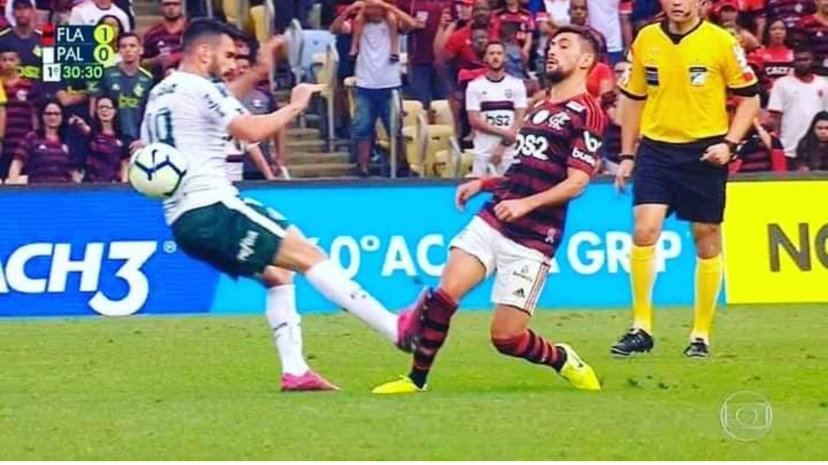 DuduNeves8's tweet photo. #expedientefutebol Não teve nem cartão amarelo! Foi no Maracanã! O juiz não foi "caseiro"! https://t.co/sFmd8fHkC0