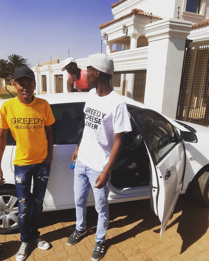 UnityboyzSA's tweet photo. Greedy cheese eater https://t.co/ZIsYAOih4X