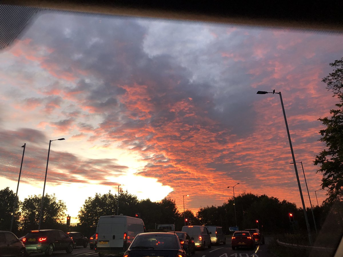 PeriodicHQ's tweet image. Early morning travel on my way to another #buildclean start this morning, amazing sunrise chased away those #MondayBlues #MondayMotivation #MondayMorning. bit.ly/2F1tTNd