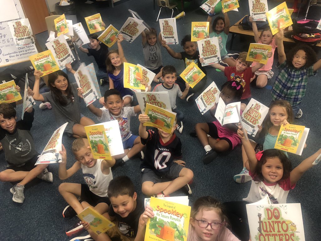 MrsHerridge1's tweet photo. This summer, I reached out to my friends and family and asked for donations so that I could put books in the hands’ of my students. The amount of people that came forward was overwhelming. This month’s books were donated by the Rigsby Family. #KindnessIsOurCompass #RobisonES https://t.co/WNPcIYntzi
