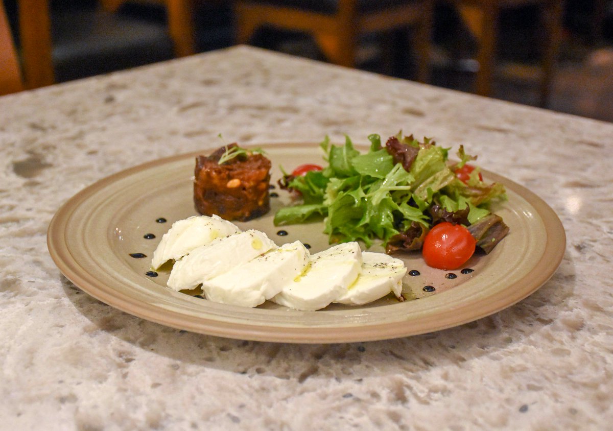 garyjberry's tweet photo. Dinner time at Italian restaurant @TagliataLondon in Fitzrovia. Delicious steak, excellent ravioli, creamy mozzarella and tiramisu. Perfect start to the week I say! https://t.co/qKWPeF10YR