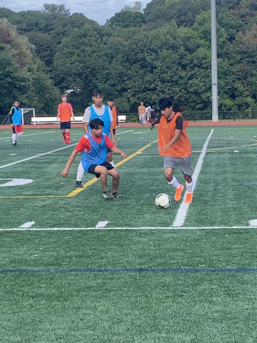 ELL_bhs's tweet photo. Thank you to @bhsboyssoccer for introducing @bps_ele_program #students to the varsity soccer program! #bpschat #ELL_bhs https://t.co/CFfakWyqH1