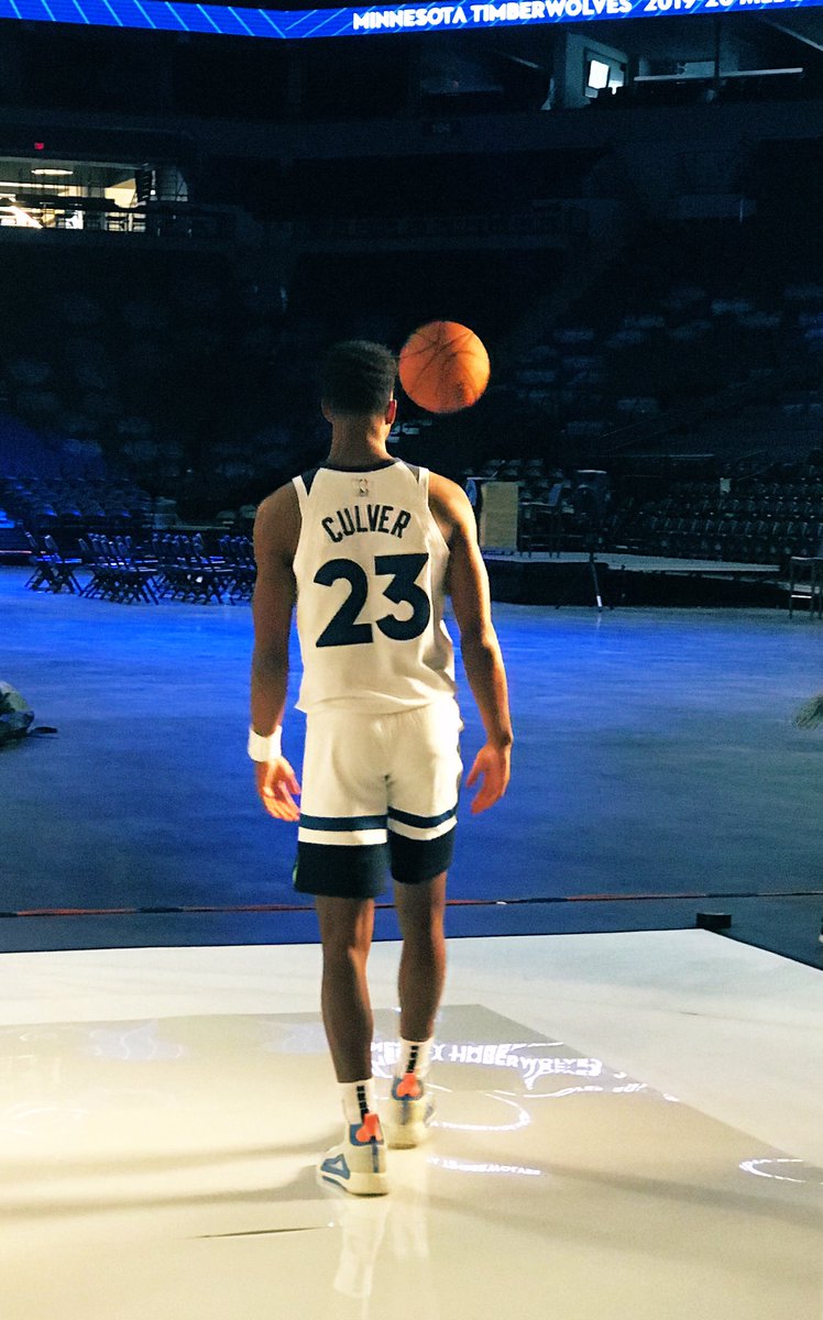 WolvesRadio's tweet photo. That’s a wrap...

#WolvesMediaDay https://t.co/ZX0EyxLuKw