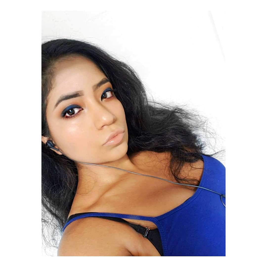 MariaRo05829857's tweet photo. When your foundation starts not to match your body do to your tan. ๐ Love it though.
#makeupideas #makeupinstagram #makeupinfluencer #glamour #maquillaje #ipsy #ipster #influencers #makeuplover #yensabeauty #wetnwild #maybelline #nyxcosmetics #bellapierre #rimmellondon https://t.co/zXGsLXWgZ5
