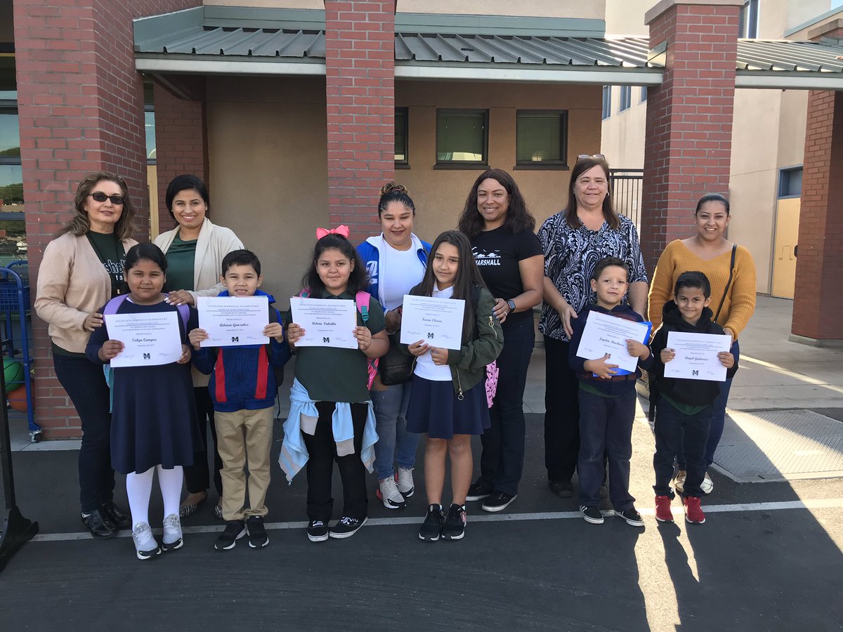 During our morning assembly we recognized our students who have passed the ELPAC and are reclassified as being proficient in English. 
Durante nuestra asamblea de la mañana, reconocimos a nuestros estudiantes que aprobaron el ELPAC y son reclasificados como competentes en inglés.