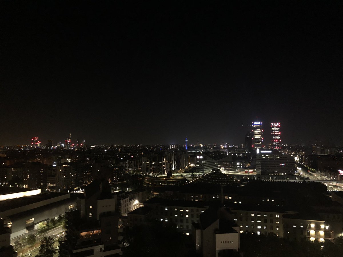 ChefCirciello's tweet photo. Questa sera al Mi View Restaurant con il fantastico #skyline di #Milano siamo al Gala #CorporateFIC2019 ...in cucina la Nic @NicNazionale #PartnerFIC @Federcuochi @roccopozzulo @bcchef58 @sebsorb https://t.co/R02gqNBfqS