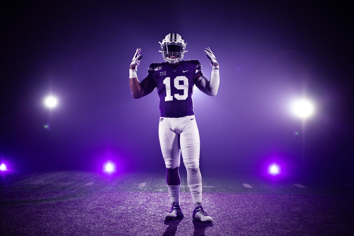 KStateFB's tweet photo. Faithful to our colors

#KStateFB ⚒ Game 5 https://t.co/ACOooonV8I