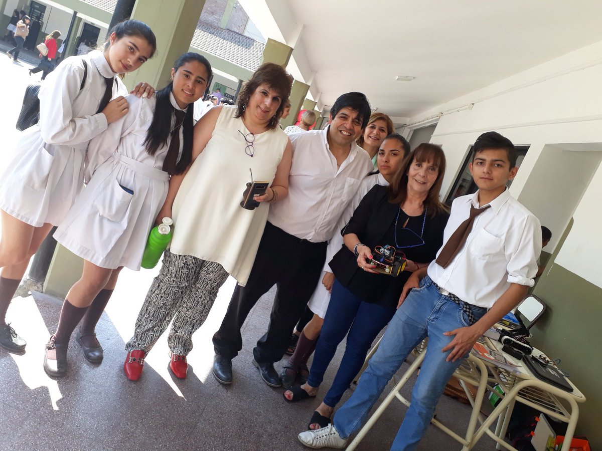 MartaMariaMerlo's tweet photo. En Metan, esta mañana, junto a la Ministra de Educación y el Director de Educación Superior en el reconocimiento a estudiantes destacados de Primaria, Secundaria, Técnica, EPJA y Superior.
#saltatransformaescuelas https://t.co/PTmin65PXJ