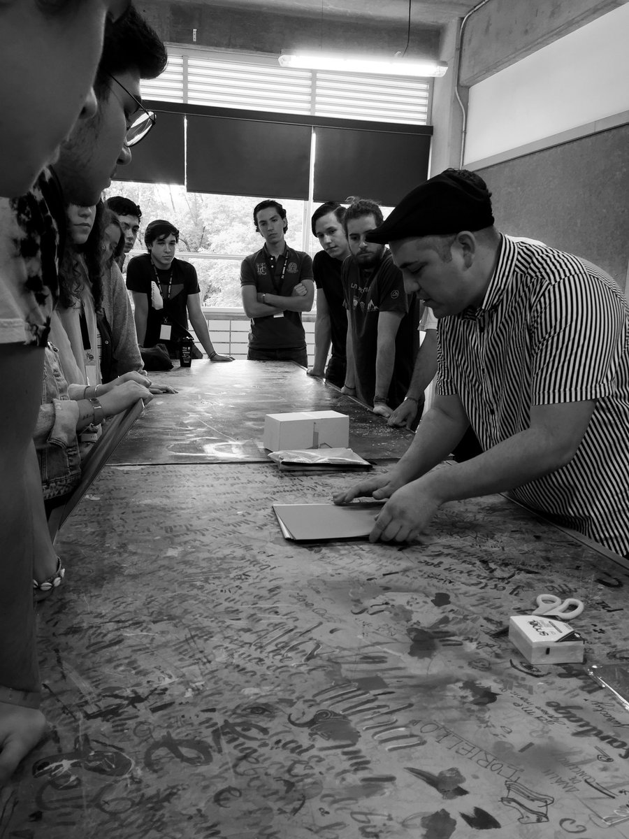 TRAZOiteso's tweet photo. Taller de Juan de la Mora de @studiogang https://t.co/DFwbb6Z3BI