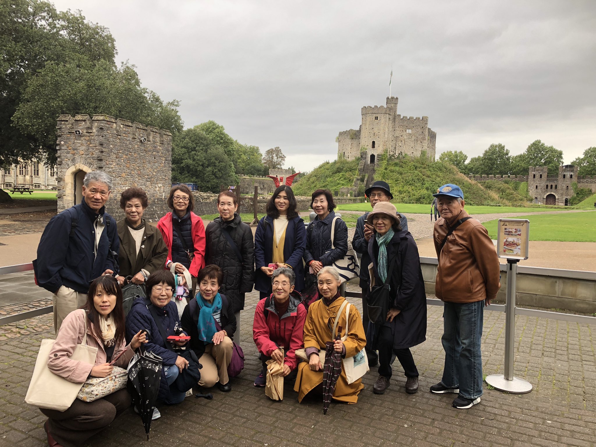 Celtic English Jp 本日は日本からのシニアグループ14名の学校初日オリエンテーションでした 明日から授業開始となります みなさん頑張って英語をお勉強して頂きウェールズ カーディフの魅力を感じ取って頂けたらと思います ウェールズ カーディフ城
