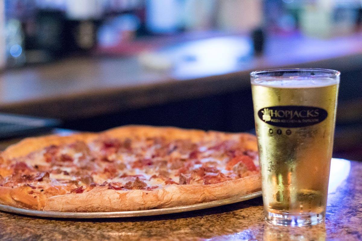 hopjacks's tweet photo. Everyone loves pizza and beer.
Bankers, bikers, hippies and everyone in between.

#Facts https://t.co/SRj2KhCZkx