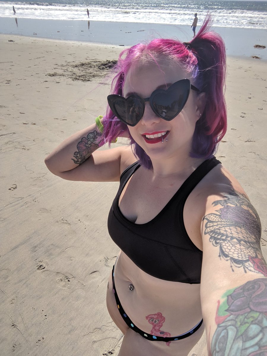 LamaTheDoll's tweet photo. Enjoying the beach!! Come join us!!
#AfterCon #TwitchCon #TwitchCon2019 https://t.co/7oqGfMoUUN