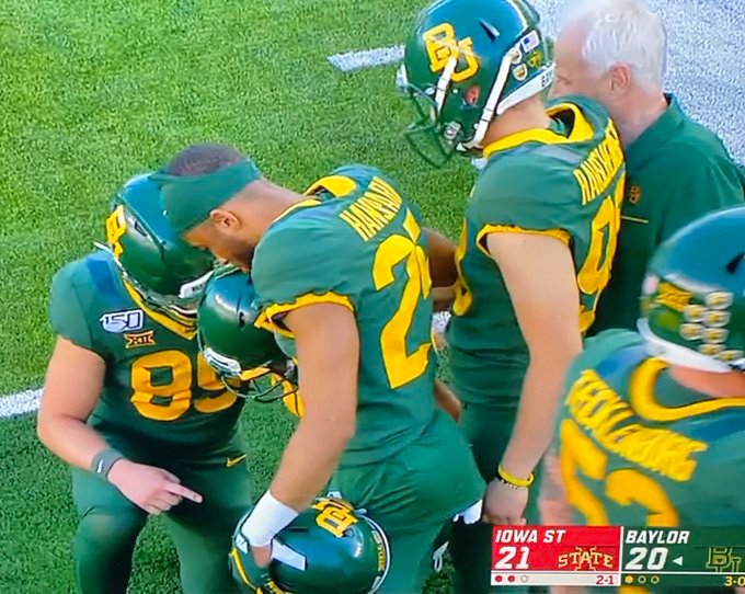 BearNTex's tweet photo. This is how we warm up before a game winning field goal at Baylor π
#BaylorBlessed #SicEm https://t.co/Ap4riAs7mx