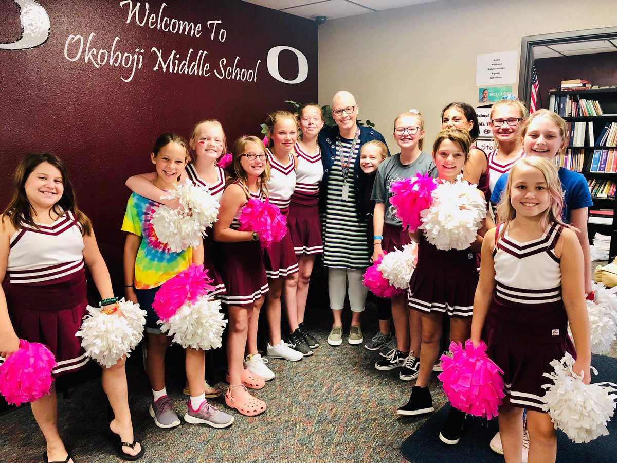 KariMueller13's tweet photo. Iโm so lucky to have this squad in my corner helping me fight cancer! What a surprise this morning to have them cheer for me along with making me my very own pink pom poms! #SoMuchSupport #LuckyTeacher #DayMade https://t.co/hNInOcekVW