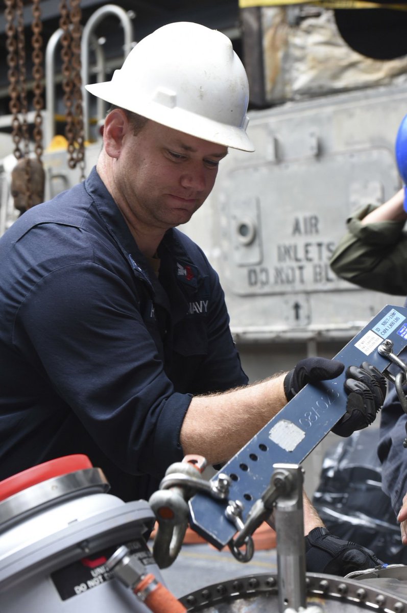 USPACOM's tweet photo. @USPacificFleet #Sailors from the Naval Beach Unit #NBU7, work on a landing craft, air cushion’s #LCAC engine aboard the Whidbey Island-class dock landing ship #USSGermantown #LSD 42 #readiness #ForgedByTheSea #readyresponse #FreeandOpenIndoPacific https://t.co/cZ2ySGoKJc