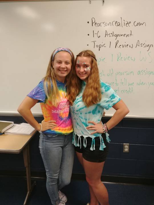 maddyyyreynolds's tweet photo. day #1: tie dye #fhs20 @fhspatriots https://t.co/BXDzI4fObY