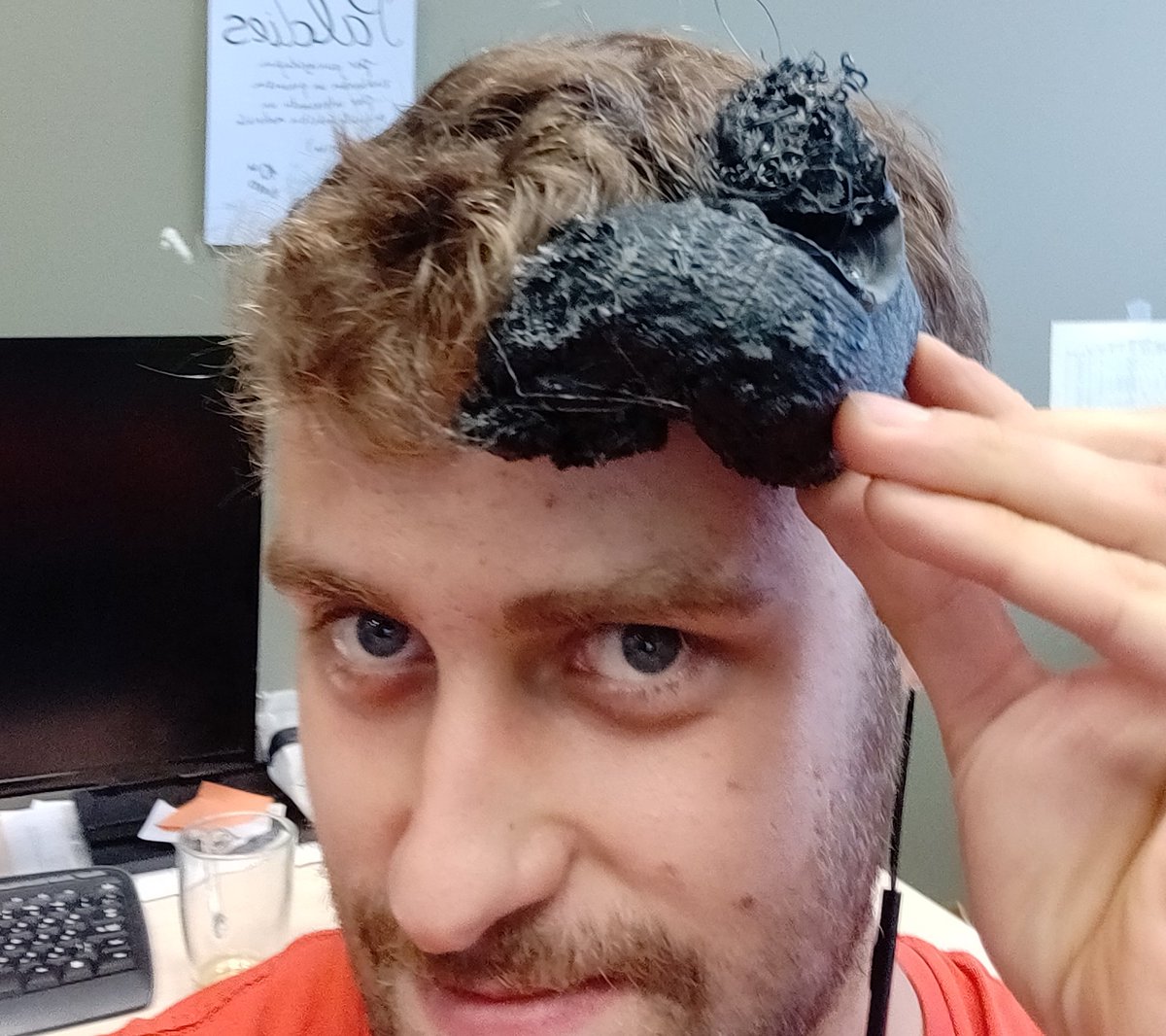 Pirtnieks3's tweet image. Is it a piece of the mask or a missprint? Is it the same mask? Either way an impressive 11hrs carefully created blob. 
#3Dprinting #failedprint #Monday #3DEXPERIENCE