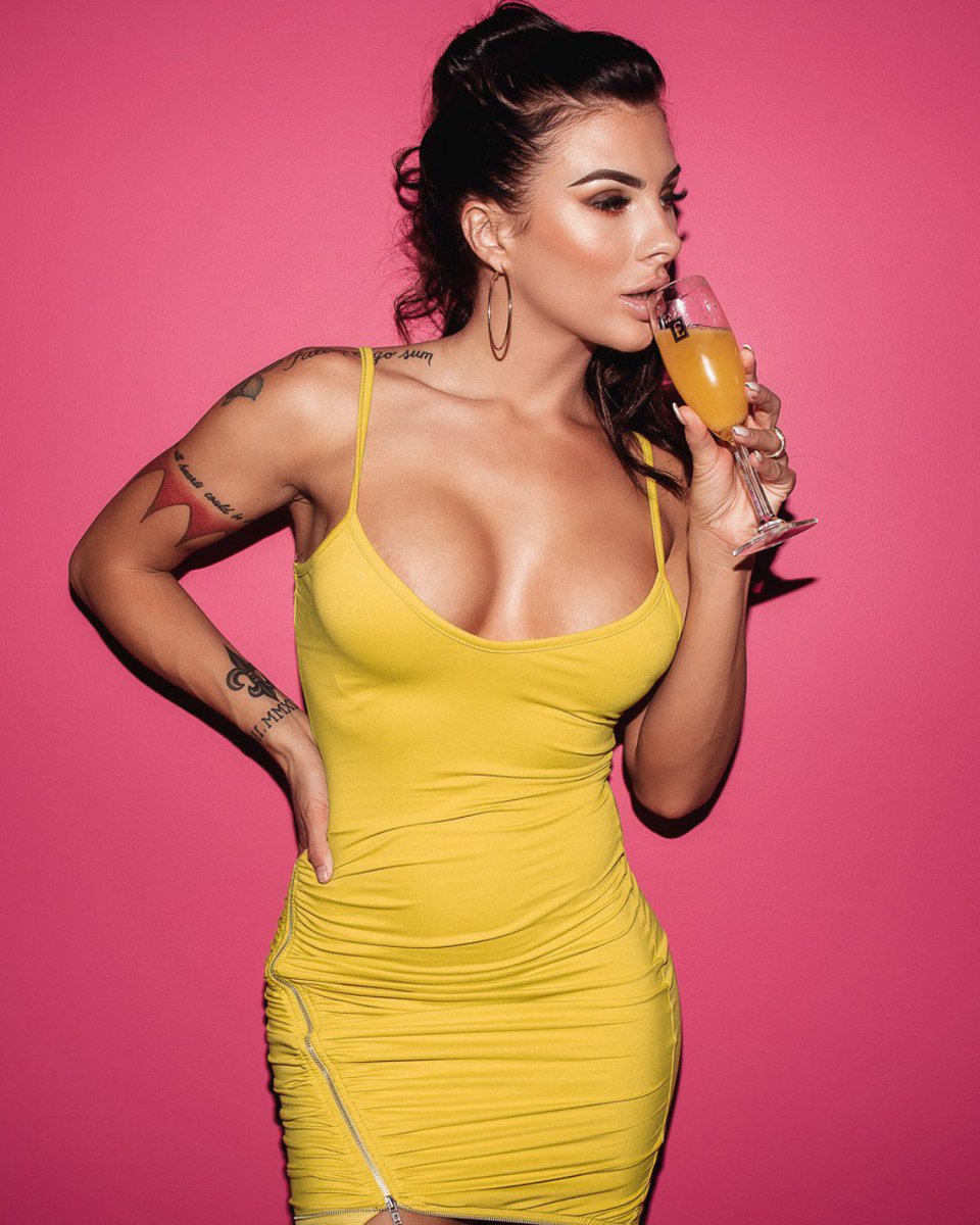 ModaXpressStore's tweet photo. HELLO YELLOW 🌞
.
.
SEARCH: Sexy Zipper Mustard Dress
.
🔥https://t.co/HsP3DuyXia 🔥
📸@in_vogue_photography
.
Just spotted @skylarwalling looking fire 🔥 in our Mx outfit .Make sure to tag @modaxpressonline #modasquad in the caption of your photo for chance to be featured !!! https://t.co/opGIBsSvgW