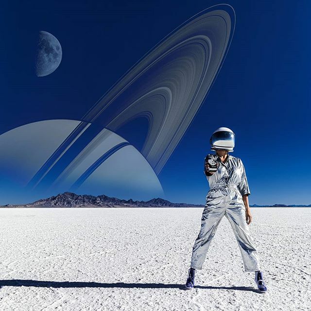 kiproof's tweet photo. When your friend says, "Can we stop at the costume shop?" on the way to a wedding.

#spacetrucker #walkman40
#thereisstillsaltallovermycar https://t.co/mjCm2dmymz https://t.co/8z82paqtJF