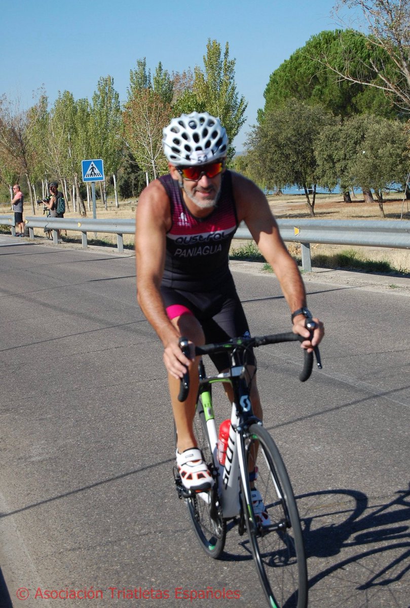 PacoPaniwater's tweet photo. Día espléndido para competir y una buena organización para una logística complicada con 4 disciplinas  🏊‍♂️🚴🏻‍♂️🚣‍♂️🏃‍♂️
A 30’ del Campeón del Mundo de Cuadriatlón . Vamos!!! #cuadriatloncazalegas #cuatriatlonespaña https://t.co/1OMP2BggCq