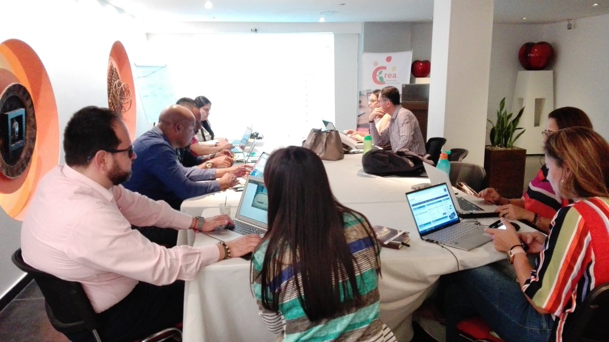 CreaSustainable's tweet photo. Seguimos con nuestro propósito de ayudar en la construcción de modelos de negocios sostenibles; certificación de facilitadores en metodología Crea SBM,  gracias a todos los asistentes por su confianza y valiosos aportes  #EmprendimientoSostenible #CREASBM #Pereira #Innovación https://t.co/5FwS3gkTW3