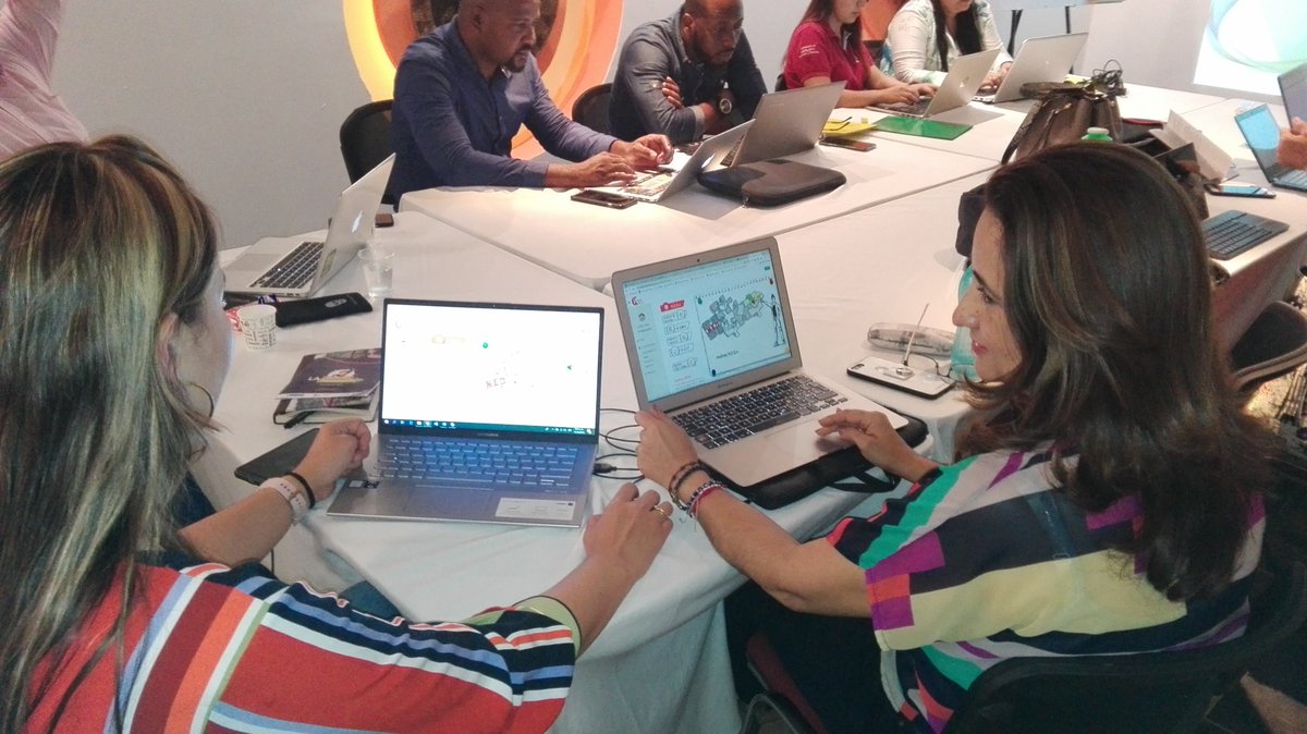 CreaSustainable's tweet photo. Seguimos con nuestro propósito de ayudar en la construcción de modelos de negocios sostenibles; certificación de facilitadores en metodología Crea SBM,  gracias a todos los asistentes por su confianza y valiosos aportes  #EmprendimientoSostenible #CREASBM #Pereira #Innovación https://t.co/5FwS3gkTW3
