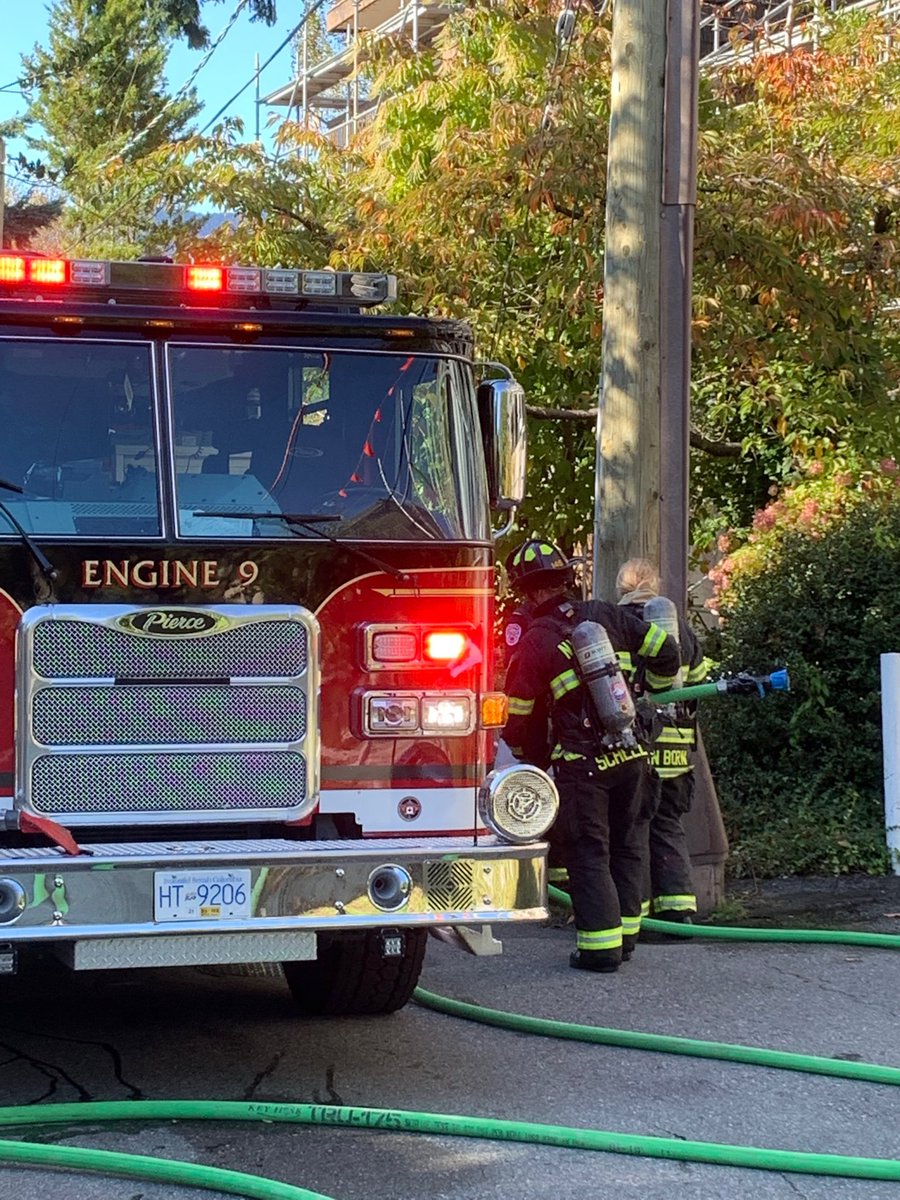NVCFD and DNVFRS Crews on scene 300 West 2nd. Apartment building structure fire. Fire knocked down. ⁦<a href="/CityOfNorthVan/">City of North Vancouver</a>⁩