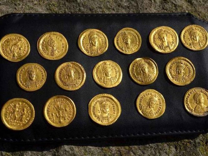 EddyWarman's tweet photo. Encontraron un #tesoro de monedas bizantinas en #Bulgaria, 16 monedas de oro y 40 de bronce que datan de la época del emperador Teodosio II del #Imperio Romano de Oriente. Fueron halladas durante una excavación en la ciudad de #Devnya.
Vía Excelsior https://t.co/9ZOTaEq7jz