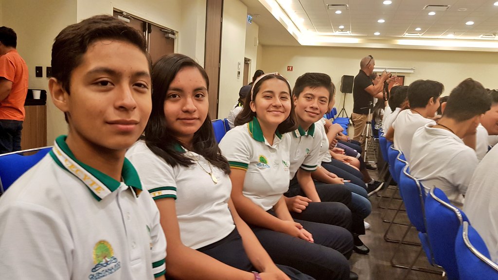 CecytePlaya2's tweet photo. Participación de los chicos de CECyTE Plantel Playa del Carmen 2 en la Conferencia Magistral de "Educación Física Inclusiva" de Sinergia en coordinación con los Servicios estatales de Salud, a cargo del LEF M.E. Julio Zamora Machuca. https://t.co/d6PYjwX9ie