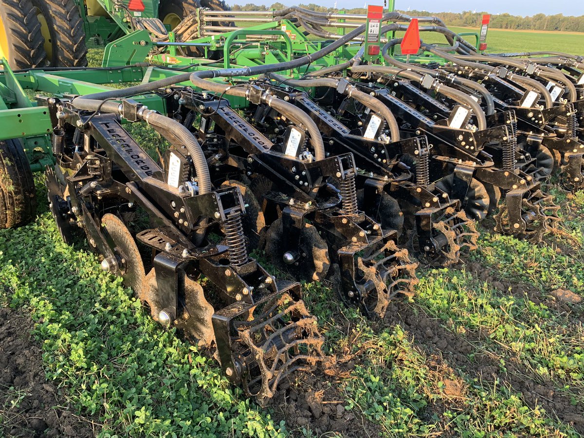 no_till's tweet photo. Got the new strip-tiller up and running today. VR three products with script made by @MyVeritas_Aaron and new three tank cart from @PodolinskyEquip. We are also using the new Terraforge units from @DeltaTIgroup @teamtruag and stainless work from @LumaMfg https://t.co/3RXtPUIwFG