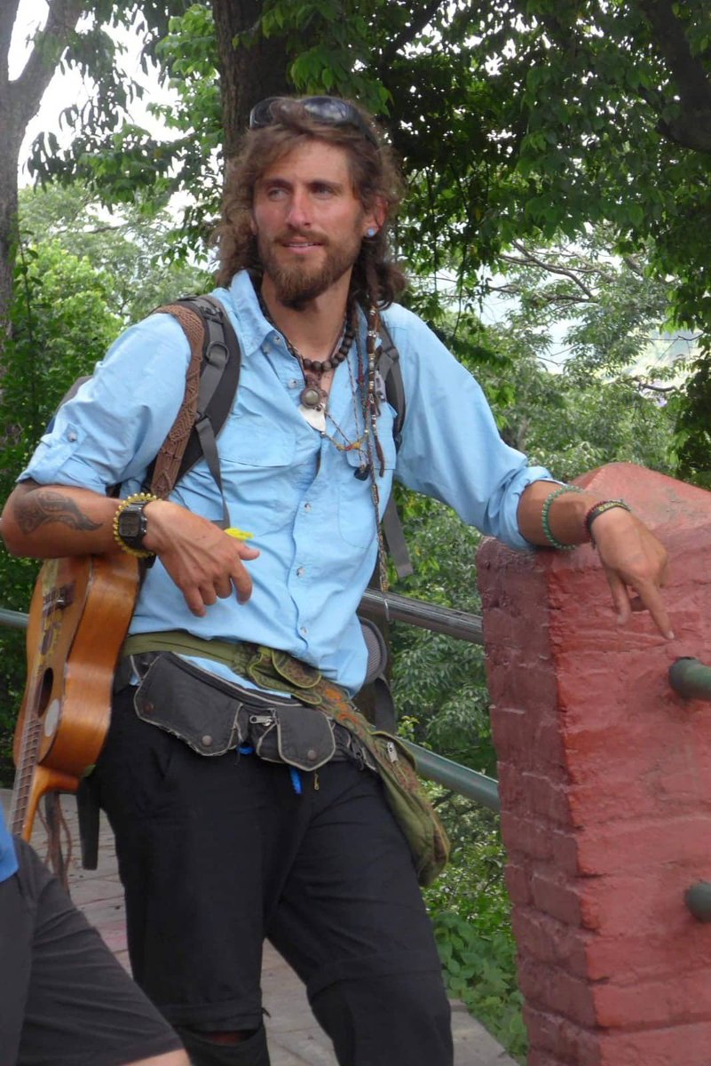 El chico de la foto ha desaparecido, no podemos contactarlo. Se llama #roccoacocella y es #italiano. Por favor escríban a estos numeros si lo ven, +39 3494168047, +39 333 2510900. Mejor si envien una foto y la ubicación. Gratias <a href="/PoliciaColombia/">Policía de Colombia</a> <a href="/PoliciaDeris/">Departamento de Policía Risaralda</a> @region6policia