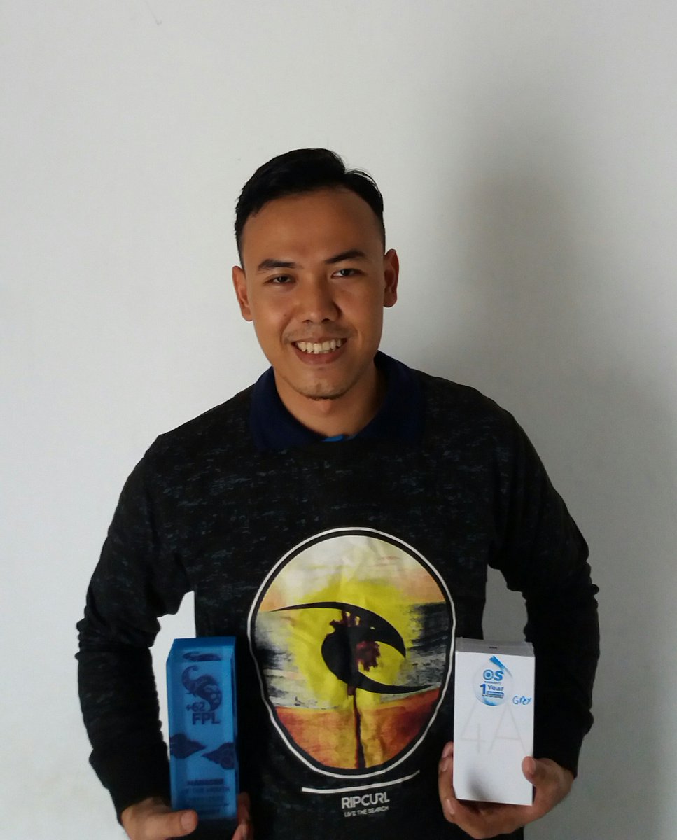 AtoPrawoto's tweet photo. Terimakasih @Plus62FPL atas PIALA dan hadiahnya .. 😁😁😁 https://t.co/BN6hGwYgCA
