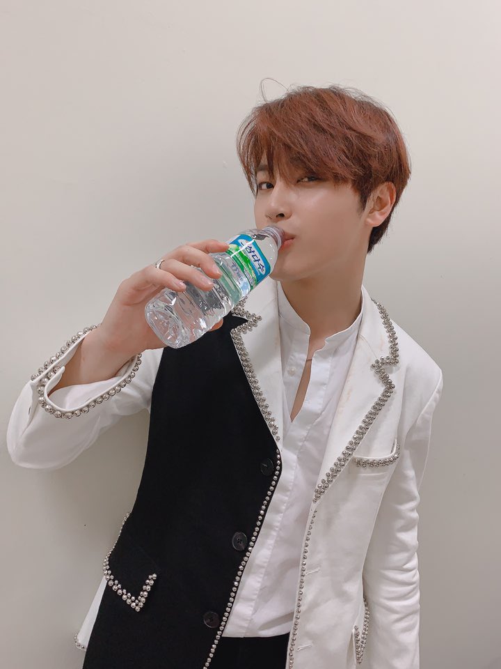 WE_THE_BOYZ's tweet photo. [주학년] 삼다수는 사랑입니다💕 건강에�� 물! https://t.co/cPNIVGLfyX
