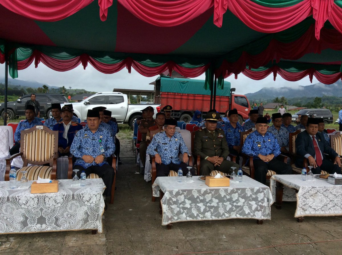 kabpakpakbharat's tweet photo. PERINGATI — Peringatan Hari Kesaktian Pancasila tingkat Kabupaten Pakpak Bharat tahun 2019 yang jatuh setiap tanggal 1 Oktober di Laksanakan di Lapangan Napasengkut, Salak, Selasa (1/10).

#HariKesaktianPancasila #Pancasila  #kesaktianpancasila2019 #kesaktianpancasila https://t.co/nqg1SJ7UT6