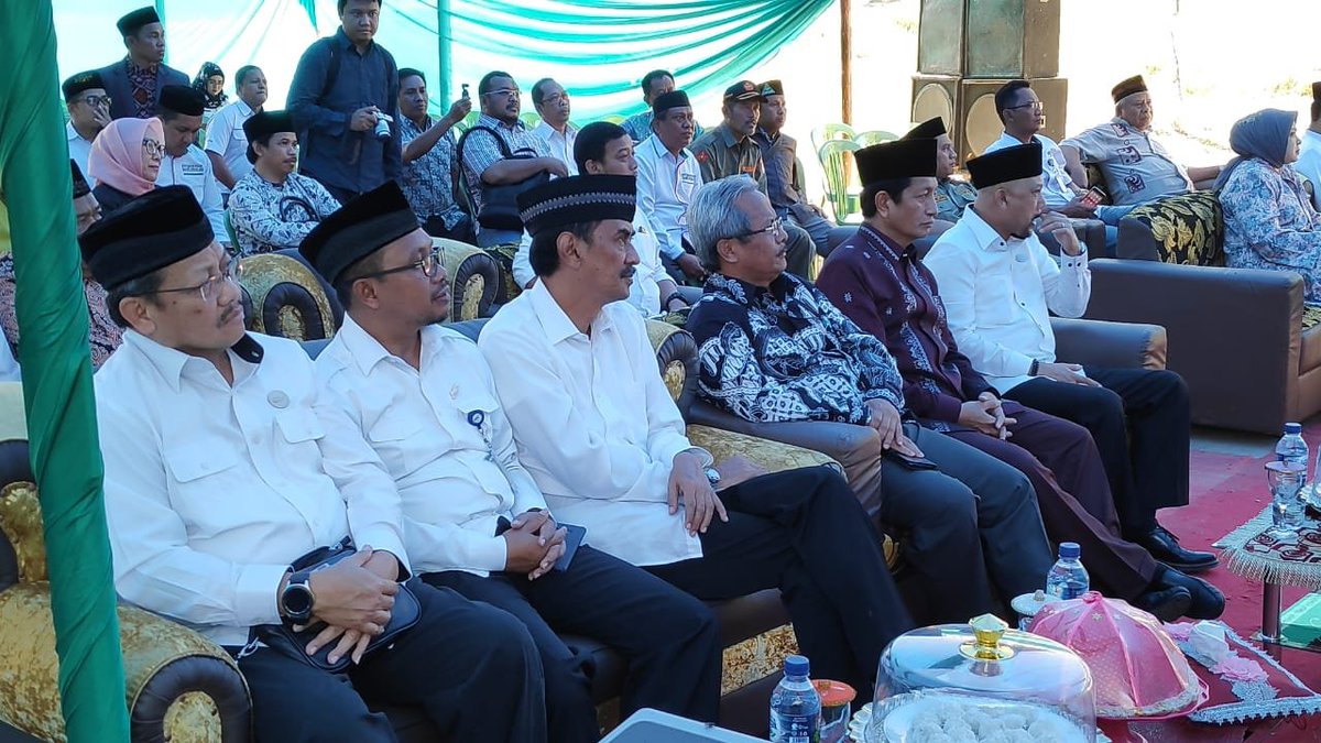 ptl_bppt's tweet image. Inilah salah satu #BaktiTeknologi yang PTL BPPT lakukan, membantu masyarakat dalam penyediaan air minum &amp;amp; air bersih. Kali ini di ARSINUM kami instal  di Ponpes Unggulan Al Ikhlas Lambuya, Konawe Sulawesi Tenggara dan telah diresmikan KaBPPT. #BPPTSolidSmartSpeed #TPSA_Hanya1Bumi