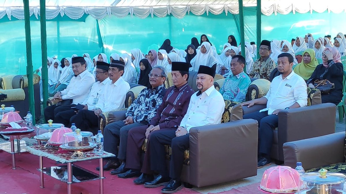 ptl_bppt's tweet image. Inilah salah satu #BaktiTeknologi yang PTL BPPT lakukan, membantu masyarakat dalam penyediaan air minum &amp;amp; air bersih. Kali ini di ARSINUM kami instal  di Ponpes Unggulan Al Ikhlas Lambuya, Konawe Sulawesi Tenggara dan telah diresmikan KaBPPT. #BPPTSolidSmartSpeed #TPSA_Hanya1Bumi