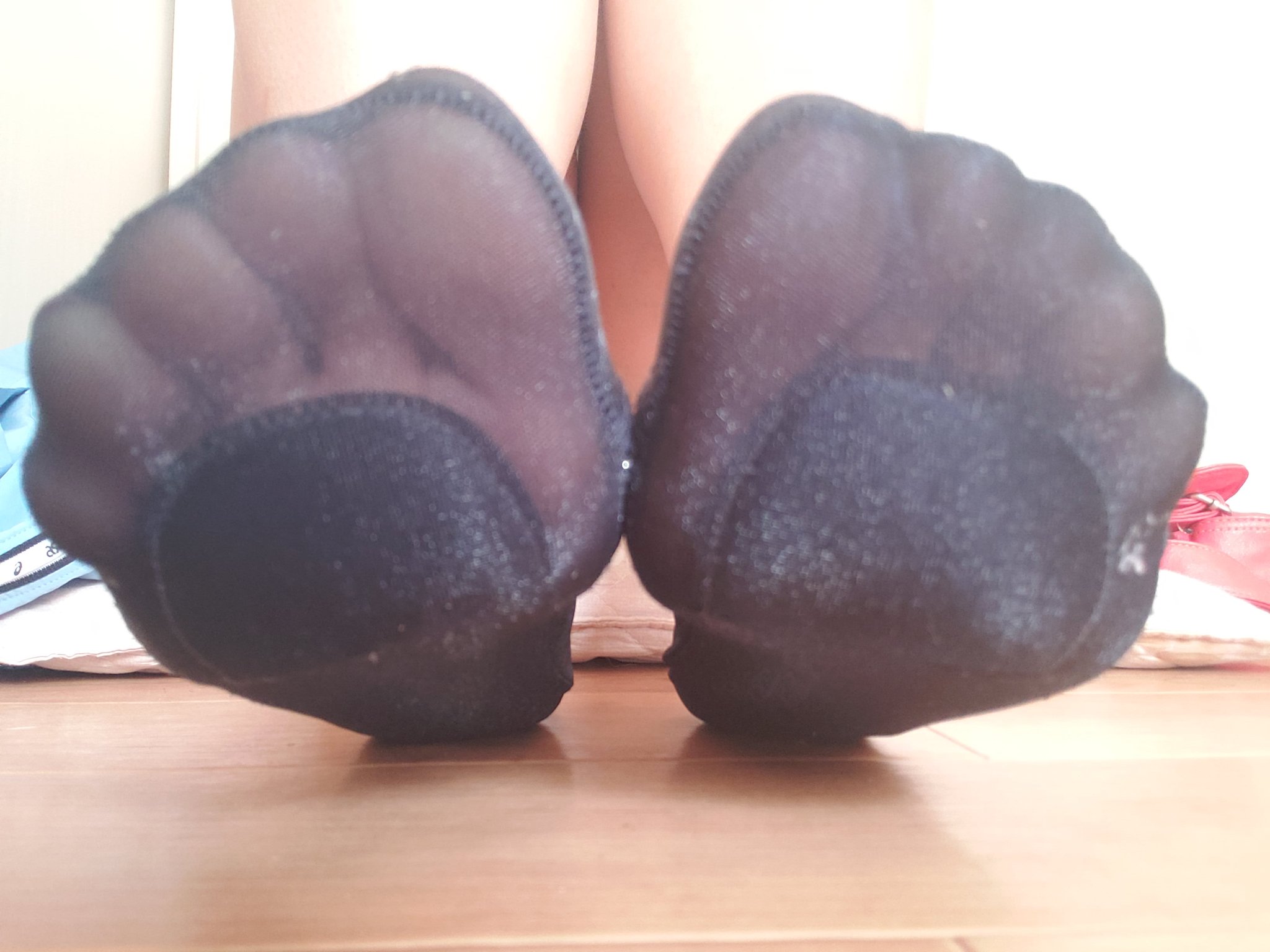 フットカバーフェチ 穴空いちゃった😆💦1日着用＋送料込で2000円❤  ちなみに上に来てるのは前にツイートしたTシャツです💕こちらもまだ販売中❤ #使用済み下着 #使用済みパンツ #使用済下着 #使用済パンツ #ブルセラ  #中古下着 #売り子 #使用済み靴下 #使用済靴下 #使用済み ...