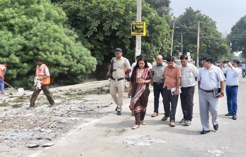 sonalgoelias's tweet photo. Inspection of Ward Offices & Development works with #TeamMCF ;
Aim to ensure Decentralisation &
Proper monitoring 👍🏻
#Faridabad https://t.co/TS8JTbCrtI