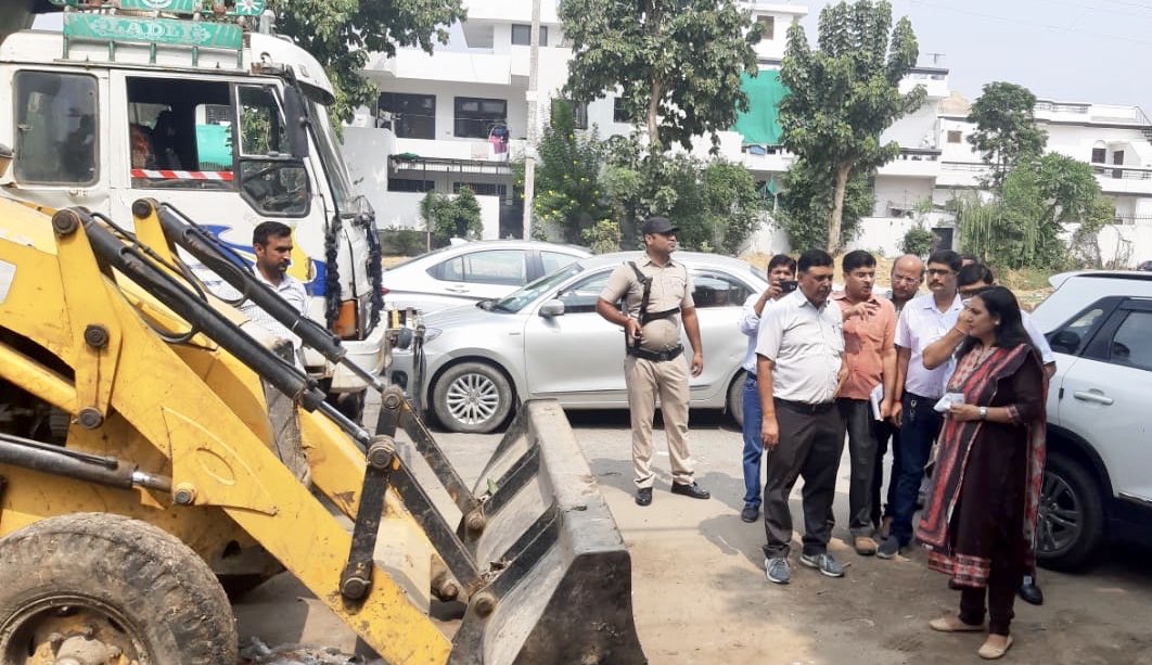 sonalgoelias's tweet photo. Inspection of Ward Offices & Development works with #TeamMCF ;
Aim to ensure Decentralisation &
Proper monitoring 👍🏻
#Faridabad https://t.co/TS8JTbCrtI