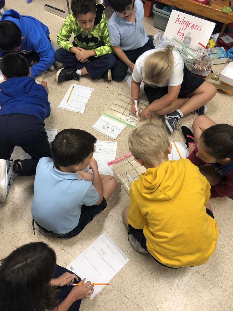 tpsdmath's tweet photo. Mrs. Davis’ students at GCE were building and decomposing a kilogram and reasoning about measurement today. ⚖️I heard great math discussions and justifications for their thinking!  👏🏻 https://t.co/vHtC5nMblq