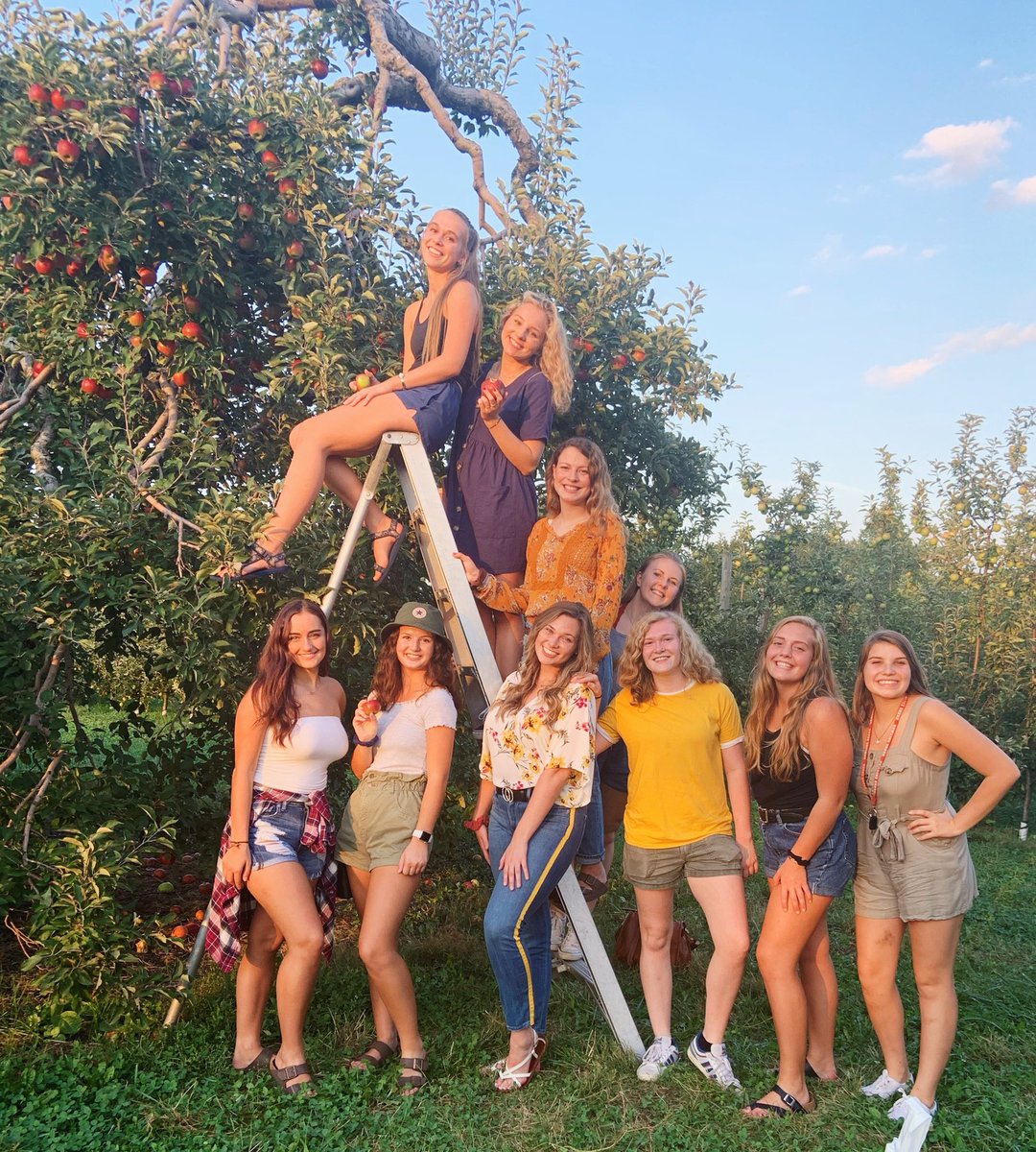 BGSU_Womens_Lax's tweet photo. Team bonding was so fun tonight! Cheers to the start of many more memories to come with such an amazing team. ❤️🍎 https://t.co/gLYhkWGu7P