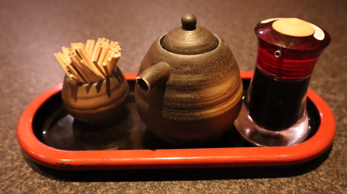 今日は #醤油の日 ！すしざんまいでは、卓上に2種類の醤油さしが2本