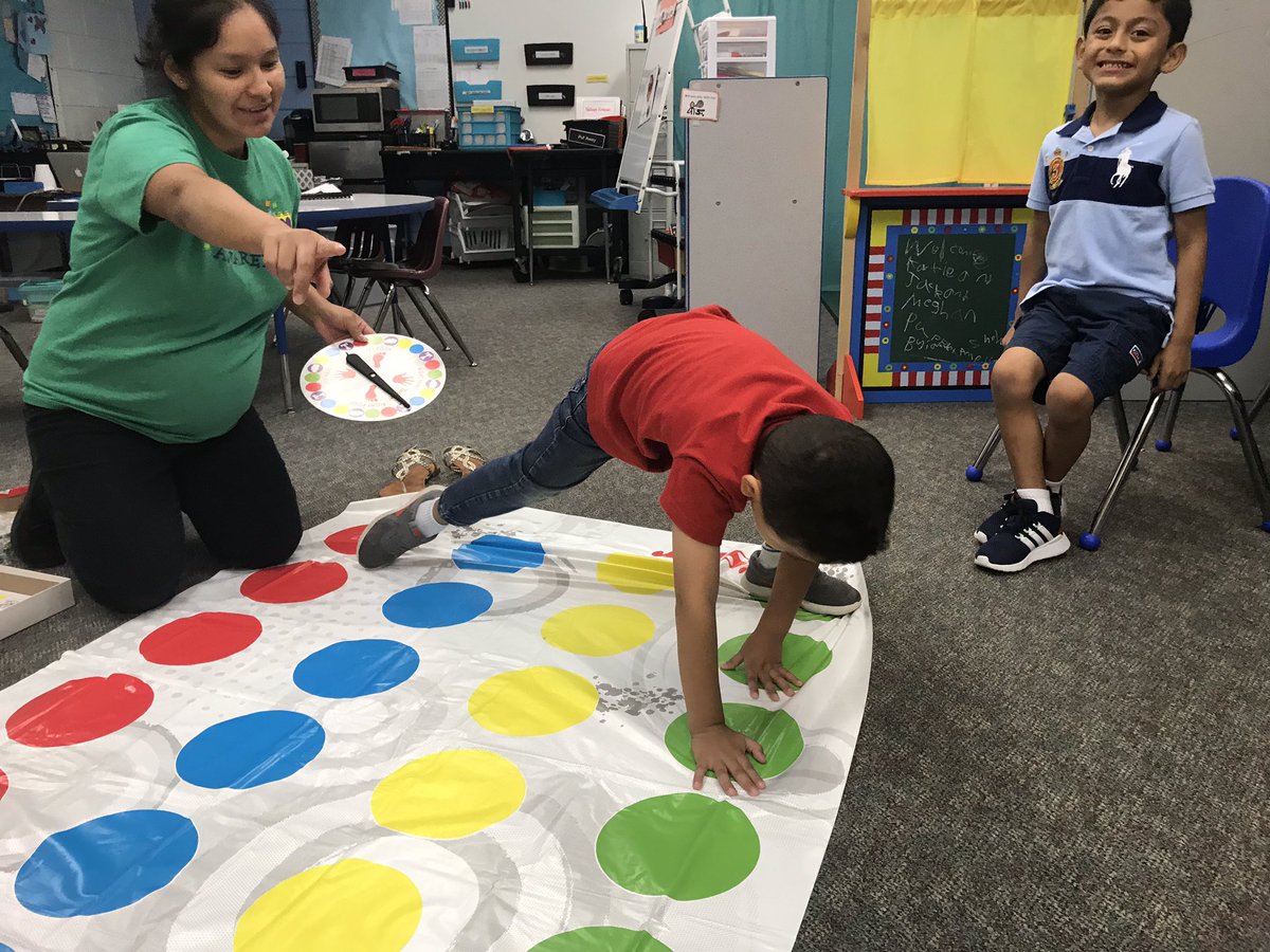 MrsKennedyapsva's tweet photo. We talked about good citizenship and ways to be a positive member of our classroom community! We then practiced turn-taking, sharing, and working together ! #kwbpride https://t.co/RVK9R7uQ0D