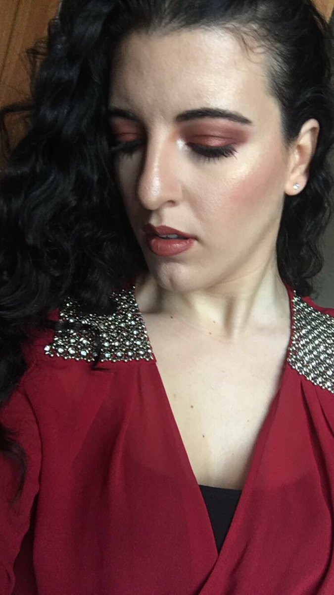 Medine Kovaçi (@beautybydinakay) on Twitter photo Makeup TB — My recreation of the look <a href="/KristoferBuckle/">kristofer buckle</a> did on <a href="/blakelively/">Blake Lively</a> for the 2018 Met Gala💋🌟
Eyes: @Jaclynhill x <a href="/MorpheBrushes/">Morphe</a> palette
Brows: <a href="/ABHcosmetics/">Anastasia Beverly Hills</a> Dark Brown Brow Wiz
Glow: <a href="/ABHcosmetics/">Anastasia Beverly Hills</a> <a href="/amrezy/">Amra Olević Reyes</a> highlighter
Lips: <a href="/NARSCosmetics/">NARSCosmetics</a> Cruella Matte lip color Makeup TB — My recreation of the look <a href="/KristoferBuckle/">kristofer buckle</a> did on <a href="/blakelively/">Blake Lively</a> for the 2018 Met Gala💋🌟
Eyes: @Jaclynhill x <a href="/MorpheBrushes/">Morphe</a> palette
Brows: <a href="/ABHcosmetics/">Anastasia Beverly Hills</a> Dark Brown Brow Wiz
Glow: <a href="/ABHcosmetics/">Anastasia Beverly Hills</a> <a href="/amrezy/">Amra Olević Reyes</a> highlighter
Lips: <a href="/NARSCosmetics/">NARSCosmetics</a> Cruella Matte lip color